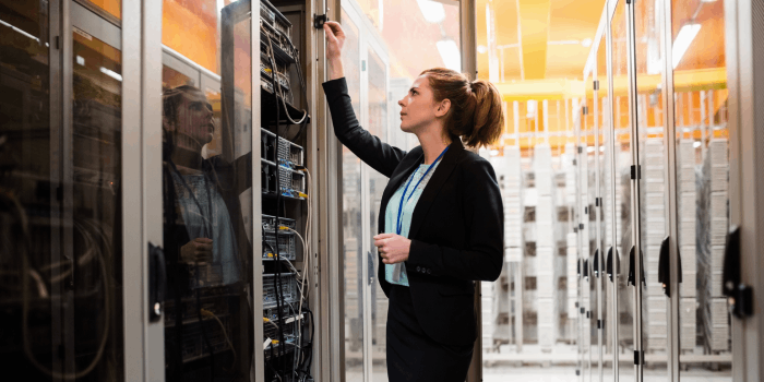 data center mujer