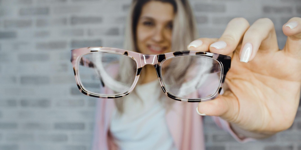 Do you need new glasses? Now you can try them on using Instagram