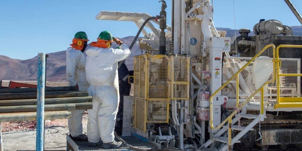 Empresas presentan interés en operar 36 yacimientos de litio en Chile