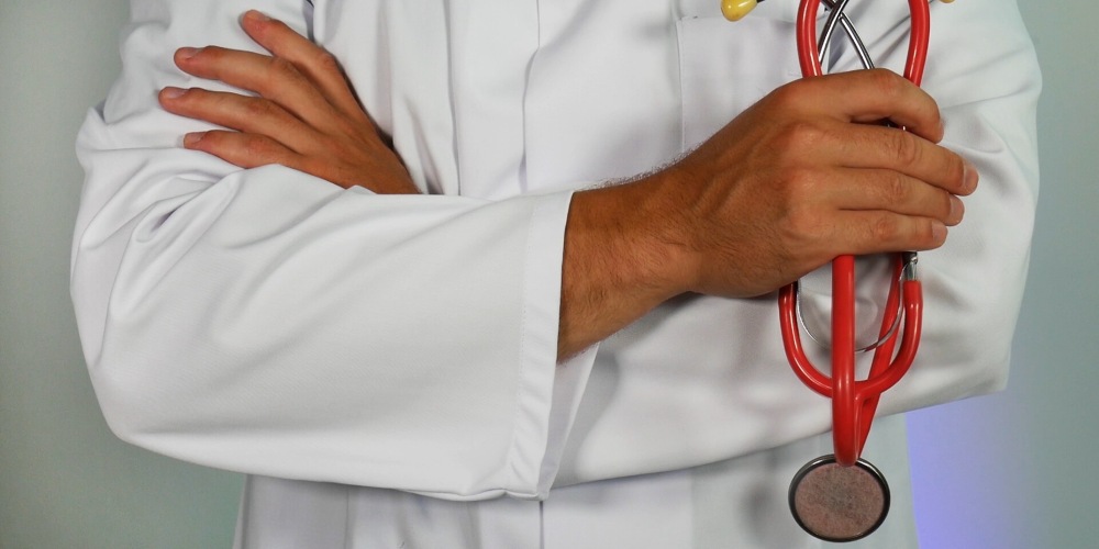 Roche and Catholic University open debate about healthcare in Chile